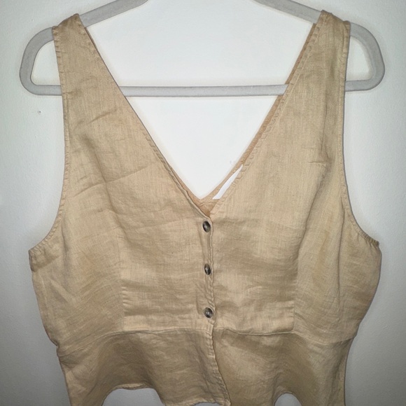 H&M Tops - H&M Light Tan Sleeveless V-Neck Blouse